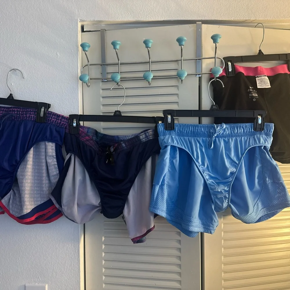SET OF 4 Nike.Please look pictures//video for better description!!❣️😉 - Picture 3 of 12
